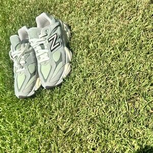 Women’s new balance 9060 size 8.5 worn once